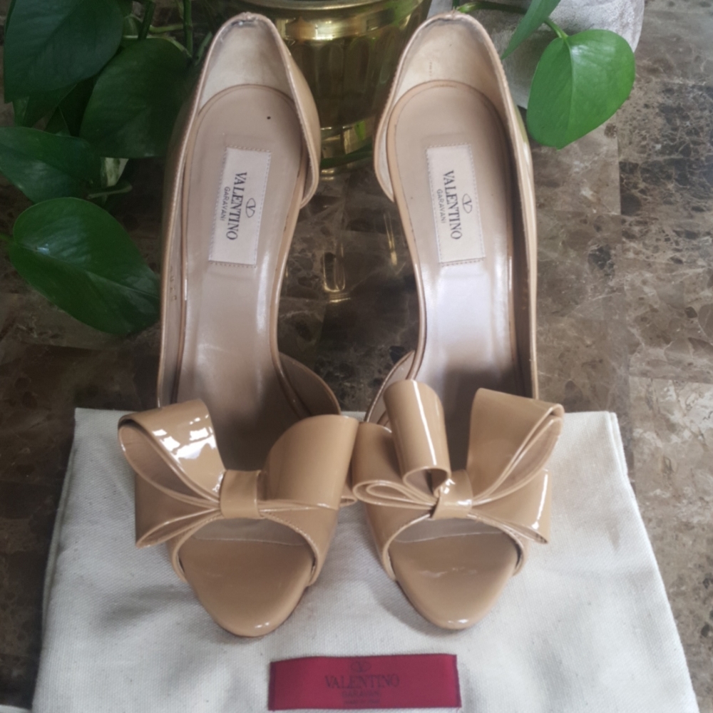 SOLD 🎉HOST PICK x2 🎉Garavanti Bow Pumps